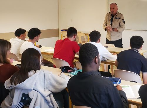 Intervention de M. Larrieu, correspondant de presse auprès des étudiants de BTS