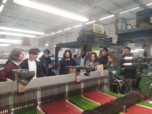 Les 1ères années de BTS SAM de l'Institut saint Dominique de Pau visitent l'entreprise TissageMoutet à Orthez.