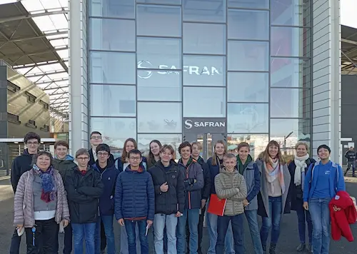 Des collégiens de 3ème de l'Institut Saint-Dominique visitent l'usine safran de Bordes.