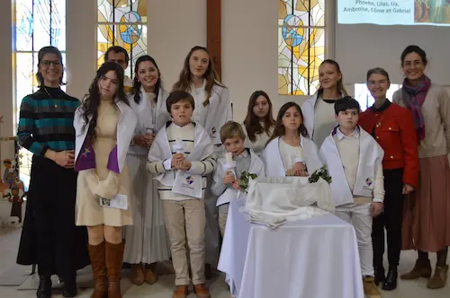 9 élèves de L'Institut Saint-Dominique de Pau ont été baptisés dans la chapelle de l'établissement